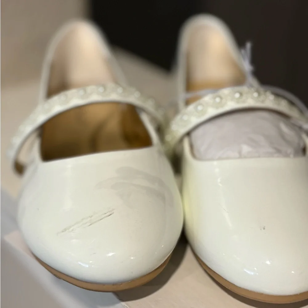 Kid's Brooke Ballet Flats Cat & Jack White Slip On Size 2 NEW
